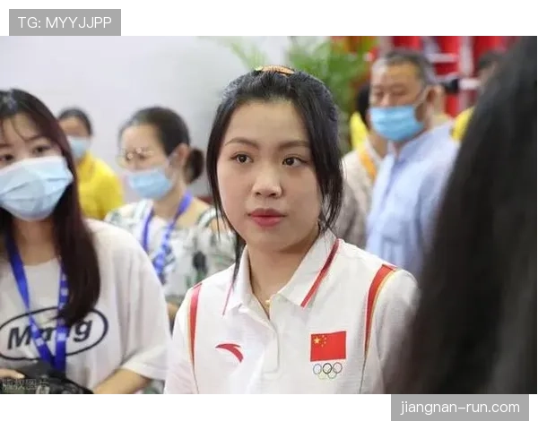 杨倩穿着居家服出门买菜？奢华赛场外反差大得让人怀疑人生